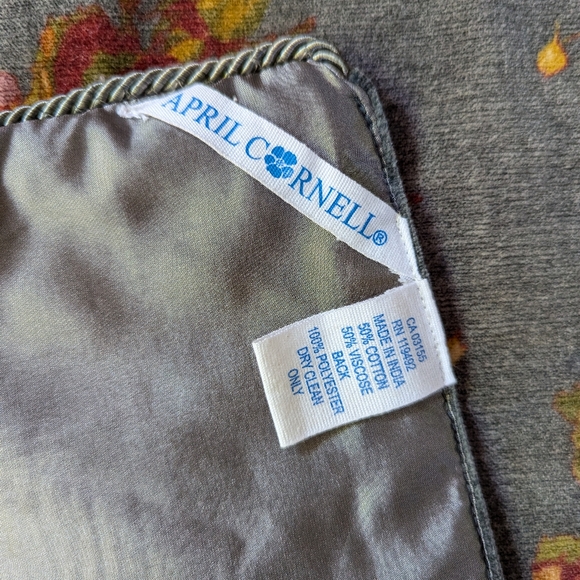 April Cornell table runner - Picture 3 of 3